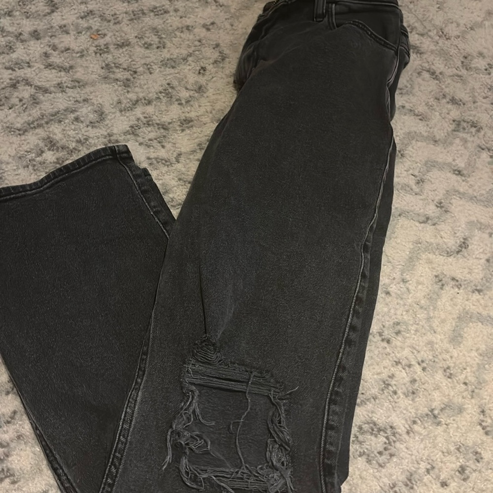 HOLLISTER RIPPED JEANS